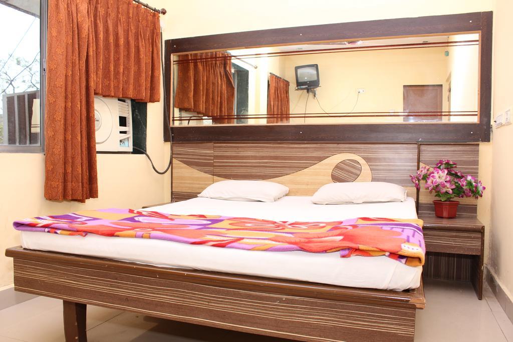 Hotel Shiva Panvel Exterior foto