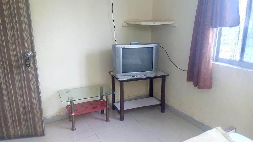 Hotel Shiva Panvel Quarto foto